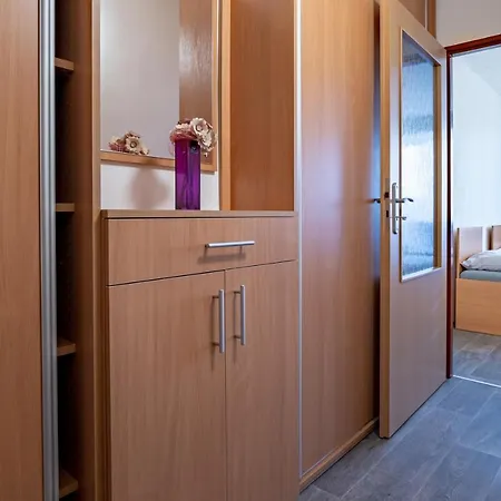 Hostel A Studia Zamecky Park *