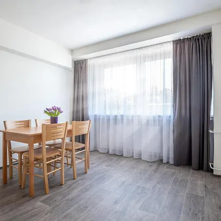 Hostel A Studia Zamecky Park Litvinov