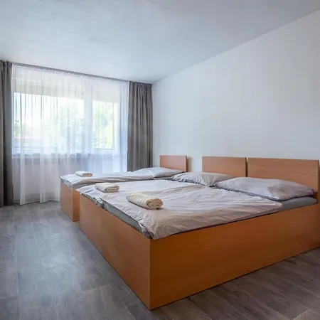 A Studia Zamecky Park Auberge de jeunesse *