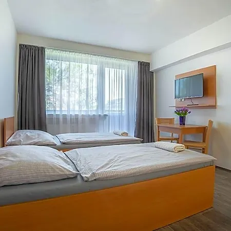 A Studia Zamecky Park Hostel