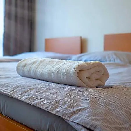 Hostel A Studia Zamecky Park